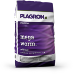 Eimer Plagron Mega Worm auf Beetboden – organischer Dünger für lebendigen Boden