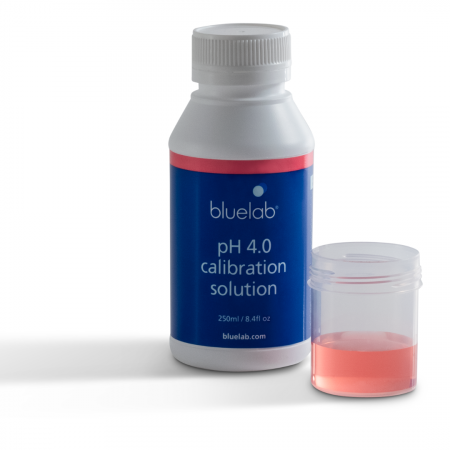 pH-Sonde in Bluelab pH 4.0 Solution kalibrieren